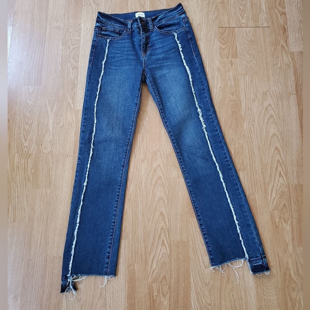 Sneak Peek Vertical Seam Straight Leg Jeans sz 5= 26x27